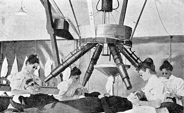 Behandling med Finsenapparat 1899