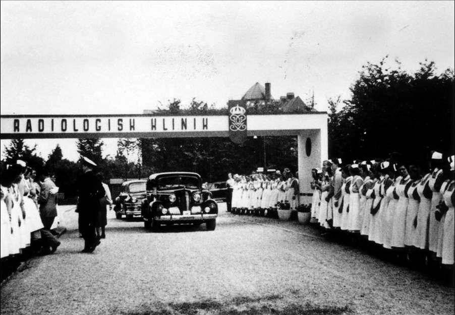 Kronprinsen lämnar Jubileumskliniken