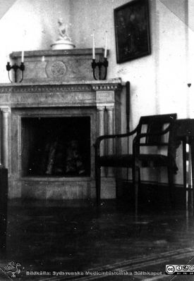 Album SSSH Lund 1927.
Album SSSH Lund 1927, skapat av SSSH-sköterskan "ego", med bilder från sin utbildningstid och senare genom flera decennier. Bildtext: "SSSH. Interiörer. Öppna spisen i hallen". Samma foto som i bildfil SMHS6824
Nyckelord: Lasarettet i Lund;Södra Sveriges Sjuksköterskehem;SSSH;Sydsvenska Medicinhistoriska Sällskapet;SMHS