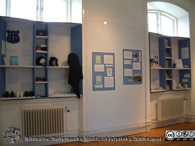 Medicinhistoriska museet i Lund år 2006.
Utställning om sjuksköterskeutbildning vid Södra Sveriges Sjuksköterskehem i Lund. Foto 2006.
Nyckelord: 2006; Medicinhistoriskt; Museum; St Lars; Lund; Utställning; Utbildning; Sjuksköterska; SSSH