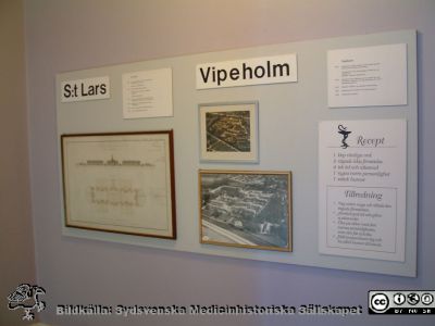 Utställningsskärmar på Medicinhistoriska museet i Lund 2006
Utställningsskärmar om Vipeholms och St Lars sjukhus i Lund. Foto 2006
Nyckelord: 2006; Medicinhistoriskt; Museum; St Lars; Lund; Vipeholm; Sjukhus; Utställning