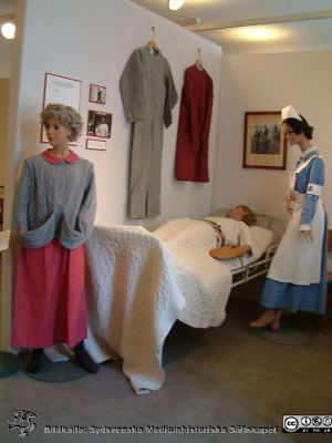 Utställning av tvångsmedel från Vipeholm sjukhus i Lund
Medicinhistoriska museet på St Lars i Lund. Foto 2006. Utställning om Vipeholm sjukhus i Lund. Tvångströjor, bältesläggning.
Nyckelord: 2006;Medicinhistoriskt;Museum;St Lars;Lund;Vipeholm;Sjukhus, Tvångsmedel;Tvångströja;Bältesläggning;Spännbälte