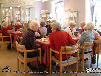 Värdkaffe år 2006 strax innan Medicinhistoriska Museet i Lund stängdes.
Medicinhistoriska Museet på St Lars-området i Lund. Gemensam kaffestund med museivärdarna år 2006 strax innan museet stängdes.
Nyckelord: 2006; Medicinhistoriskt; Museum; St Lars; Lund; Värdkaffe