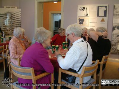 Värdkaffe år 2006 strax innan Medicinhistoriska Museet i Lund stängdes.
Medicinhistoriska Museet på St Lars-området i Lund. Gemensam kaffestund med museivärdarna år 2006 strax innan museet stängdes.
Nyckelord: 2006; Medicinhistoriskt; Museum; St Lars; Lund; Värdkaffe