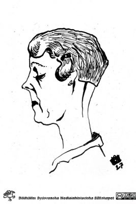 Fotoalbum märkt Histologikursen Ht. 1927 på första bladet.
Fotoalbum märkt Histologikursen Ht. -27 på första bladet. Det innehåller bilder från dåvarande histologiska avdelningen 
på anatomiska institutionen i Lund på Biskopsgatan 7. Bildtext "Ida" Bilden visar troligen en karikatyr av en kursdeltagare, ritad av Gösta Nordlind, sign. "Koffert".
Nyckelord: Karikatyr;Universitet;Medicinska fakulteten i Lund;Histologiska avdelningen;Anatomiska Institutionen;Locus Medicus Lundensis;Medicine studerande