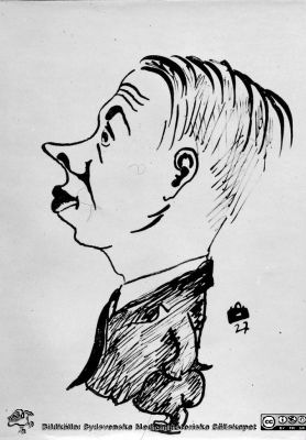 Fotoalbum märkt Histologikursen Ht. 1927 på första bladet.
, ritad av Gösta Nordlind, sign. "Koffert".
