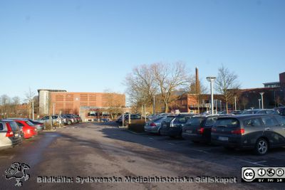 Lasarettet i Lund 2015
Parkeringsplats och parkeringshus vid gamla centralköket.
Nyckelord: lLasarettet;Lund;Universitetssjukhus;USiL;Parkeringshus;Parkering