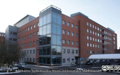 Universitetssjukhuset i Lund. Kampradhuset och Alwallhuset (till höger i bild)
Kampradhuset och Alwallhuset (fd barnkliniken), Universitetssjukhuset i Lund 2010. Foto 23 januari 2010, Berndt Ehinger
Nyckelord: Kampradhuset;Kamprad;Alwallhuset;Barnkliniken;USiL;SUS;Universitetssjukhus;Lasarett;Lund;2010