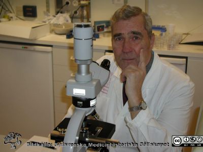 Professor Arne Brun c:a 1990
Professor Arne Brun, framstående neuropatolog i Lund, känd för sina studier över frontallobsdemens tillsammans med Lars Gustafson, professor i geriatrisk psykiatri. Foto från Arne Brun.
Nyckelord: Lund;Universitet;Patologi