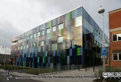 Söderfasaden på strålbehandlingsavdelningen i Lund 23/11 2013, nybyggd.
 Foto Berndt Ehinger
Nyckelord: Lasarett;Lund;USiL;SUS;Onkologi;Strålbehandling