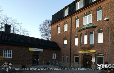 Universitetssjukhuset i Lund 2015
Entréerna till Livets Museum och Rehabhuset den 4 januari 2015.
Nyckelord: Lasarett;Lund;Universitet;Universitetssjukhus;USiL;Museum;Entr;Rehabilitering