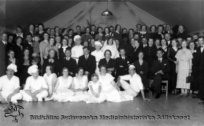 Första personalfesten på Vipeholm, Luciafesten 13 dec. 1935
Stämpel: STATENS SJUKHUSPERSONALS FÖRBUND, AVD. 19, LUND. Foto Omonterat
Nyckelord: Foto;Vipeholm;Fest,Lucia;Kapsel 14;Omonterat;Avd. 19;Statens;Sjukhuspersonal;Förbund;1935