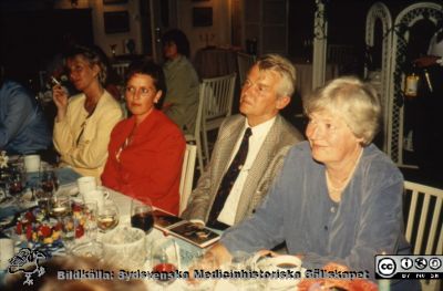 Avtackning av avdelningsföreståndare på urologens operationsavdelningen, Asta Persson
Urologiska kliniken i Malmö, 1990-talet. I bildens mitt Sverker Hellsten. På hans vänstra sida Pernilla Ottosson. Bildkälla: Sverker Hellsten.
Nyckelord: UMAS;MAS;Malmö_;Allmänna;Sjukhus;Urologi;Fest