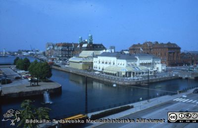 Inre hamnen i Malmö med börshuset, gamla posten och järnvägsstationen.
 Urologer höll kongress i börshuset 1973.
Nyckelord: Konferens;Kongress;Möte;Urologi;Kirurgi;Malmö_