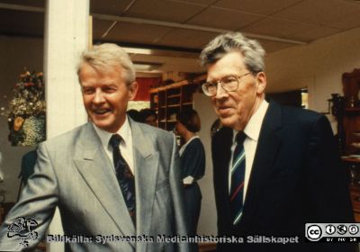 Docent Sverker Hellsten med professor Sven Erik Bergentz 
Docent Sverker Hellsten med professor Sven Erik Bergentz vid dennes 60-årsfest 1987.
Nyckelord: UMAS;MAS;Malmö_;Allmänna;Sjukhus;Kirurgi;Urologi;Fest;Kalas;Uppvaktning