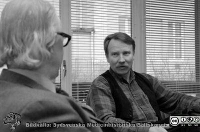 Nils Stormby och Ilmar Reepalu, två ledande politiker i sjukvårdsstyrelsen i Malmö
Ur album 1994 I. Från vänster Nils Stormby (sjukvårdsstyrelsens ordförande, bakifrån) och Ilmar Reepalu (hög politiker i sjukvårdsstyrelsen).
Nyckelord: UMAS;MAS;Malmö_;Allmänna;Sjukhus;Administration;Styrelse