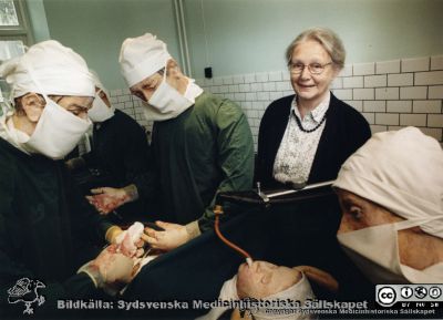 Intentent Cecilia Carlén-Nilsson vid en operationsscen på Medicinhistoriska Museet i Lund
Nyckelord: Medicinhistoriskt;Museum;Lund;Operation;kirurgi;Visning;utställning;Cecilia;Carlén-Nilsson