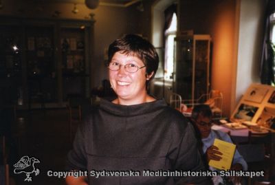 Intendent Pia Michelsen på Medicinhistoriska Museet i Lund 2000
Efter föreläsningen"Beckombergalandet" av Anders K. Johansson 29 maj 2000, Medicinhistoriska muséet. En välkänd åhörare, Sven-Erik Andersson, i bakgrunden. Fotograf: Anders K. Johansson.
Nyckelord: Medicinhistoriskt;Museum;Personal;St Lars;Pia;Michelsen;Sven-Erik;Andersson;Anders;Johansson