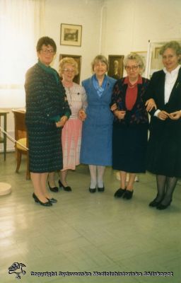 Medicinhistoriska museet i Lund. Invigning 1987.
Från vänster: Carin Ericson, Doris Lidén, Gudrun Wollter, Anne Marie Paradis, Cecilia Nilsson. Foto vid invigningen av utställningen i Seminariet vid USiL. Medicinhistoriska samlingar i Lund 1987 - 92. Invigning  24/4 1987
Nyckelord: Medicinhistoriskt;Museum;Invigning;Personal;Foto;Omonterat;1987;Kapsel 07;Carin;Ericson;Doris;Lidén;Anne;Marie;Paradis;Cecilia;Nilsson