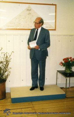 Invigning  24/4 1987 av medicinhistoriskt museum i Lund
Medicinhistoriska samlingar i Lund 1987 - 92.  Fredrik Swartling, ordförande i direktionen för Universitetssjukhuset i Lund.
Nyckelord: Medicinhistoriskt;Museum;Invigning;Fredrik;Swartling;Kapsel 07;Foto;Omonterat;1987