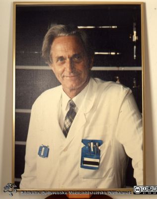 Professor Tord Olin, Malmö. 
Tord Olin. Malmö. Reprofoto av porträttfoto. Album 1988A.
Nyckelord: MAS;UMAS;Sjukhus;Malmö_;Allmänna;Röntgen