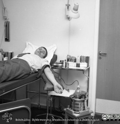 Blodcentralen, 24/11, 1970
Blodcentralen, 24/11, 1970. För tidn. Aktuell inform. Inköpschef B. Widell. En blodgivare. Från negativ
Nyckelord: Lund;Lasarettet;Universitet;Universitetssjukhus;Blodcentral;Laboratorium;Blodgivare