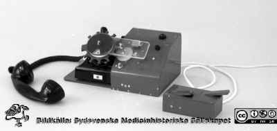 Nummerslagare för telefon med nummerskiva
Pärm USiL div. tagningar 1960 och t.v. Rehab verkstaden febr 1970. Tekniska hjälpmedel. Tillsats till telefon för rörelsehindrad. Från negativ
Nyckelord: Lasarettet;Lund;Universitet;Universitetssjukhus;Tekniska;Hjälpmedel