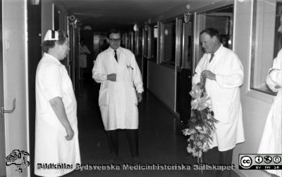 Syster Elna avtackas på barnkliniken avd 5 (neonatalavdelningen) i Lund 28/11 1969
Syster Elna avtackas på barnkliniken avd 5 (neonatalavdelningen) i Lund 28/11 1969 av Gunnar Engleson. Nils Rune Lundström i bakgrunden.
Nyckelord: Lund;Lasarett;Universitet;Universitetssjukhus;Pediatrik;Barn;Barnklinik;Avtackning