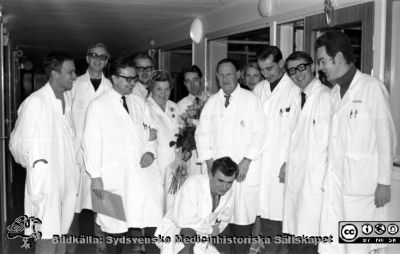 Syster Elna avtackas på barnkliniken avd 5 (neonatalavdelningen) i Lund 28/11 1969
Syster Elna avtackas på barnkliniken avd 5 (neonatalavdelningen) i Lund 28/11 1969. 1. Bertil Gustavsson, 2. Hans Ahlström, 3. Nils Rune Lundström, 4. Magnus Lindroth, 5. Syster Elna, 6. Jan Lagergren, 7. Stefan Aronson, 8. Gunnar Engleson, 9. Ragnhild Kornfält, 10. Nils Svenningsen, 11. Bengt Hansing, 12. Per-Olof Elfstrand. Numrerad bild: SMHS1210num.
Nyckelord: Lund;Lasarett;Universitet;Universitetssjukhus;Pediatrik;barn;barnklinik