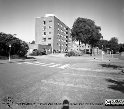 Lasarettet i Lund, barnkliniken 1967
Pärm "Div. tagningar 1960 och t.v." Omärkt bild 1967. Lasarettet i Lund. Barnkliniken. Vy mot väster. Från negativ.
Nyckelord: Lund;Lasarett;Universitet;Universitetssjukhus;Barn;Barnklinik;Pediatrik