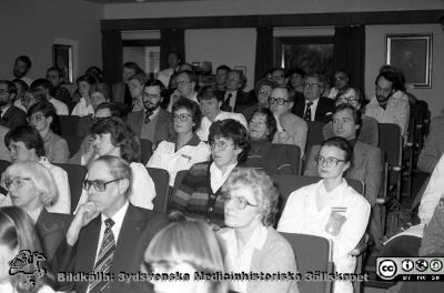 Disputationsauditorium 1981 på kvinnokliniken i Lund
Sjukhusfotograferna i Lund. Pärm Negativ 1981:1. 81. Kollegor, släkt och vänner i auditoriet vid Göran Helms disputation på Kvinnokliniken i Lund. Från negativ
Nyckelord: Lasarettet;Lund;Universitetssjukhuset;USiL;Kvinnoklinik;Gynekologisk;Klinik;KK;BB