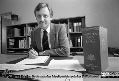  Matts Wendel, kanslichef och sjukhusets jurist
Pärm S/V neg. 82:1. 9. Foto 1982. Från negativ
Nyckelord: Lasarett;Lund;Universitet;USiL;Universitetssjukhus;Juridik;Administration