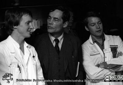 Forskningens Dag 1982
Pärm S/V neg. 82:1. 84. A+D. Forskningens dag, 82-11-10. A. Tema "Att åldras - på gott och ont".  Från vänster Björn Strömqvist (troligen), professor Göran Bauer, docent Karl-Göran Thorngren. Från negativ
Nyckelord: Lasarett;Lund;Universitet;Universitetssjukhus;USiL;Utställning;Forskningens;Dag