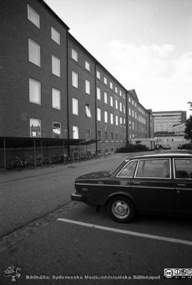 Psykiatriksa kliniken
Sjukhusfotograferna i Lund. Pärm negativ, 1979:1. 61. Norrfasaden från nordost. Från negativ.
Nyckelord: Lasarettet;Lund;Universitetssjukhus;USiL;Psykiatrisk;Klinik