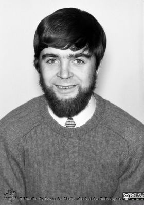 Pastor Bernt Eriksson 1971
Sjukhusfotograferna i Lund. Pärm Diverse tagningar. 1971, 1972, 1973. Fotografering för aktuell inf. febr, 1971. Sjukhusprästen, pastor Bernt Eriksson. Från negativ
Nyckelord: Lasarett;Lund;Universitetssjukhus;Kyrka;Präst;Lasarettspräst