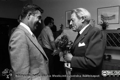 Avtackningen av docent Stig Tejning 1979, på yrkesmedicinska kliniken
Sjukhusfotograferna i Lund. Pärm Negativ 1979:2. Från avtackningen av docent Stig Tejning, yrkesmedicinska kliiniken 79-06-26. Sjukhusdirektören Per-Olof Hallqvist till vänster och Stig Tejning till höger. Från negativ.
Nyckelord: Lasarettet;Lund;Universitetssjukhus;USiL;Yrkesmedicinsk;Klinik;Avtackning;Pensionering;Politiker