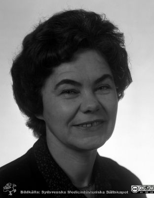 Ulla Fredriksson, direktionsmedlem
Sjukhusfotograferna i Lund.Pärm Negativ, -80:1. 15. Från negativ.
Nyckelord: Lasarettet;Lund;Ledning;Universitetssjukhus;USiL;Direktion;Administration;Politiker;Styrelse