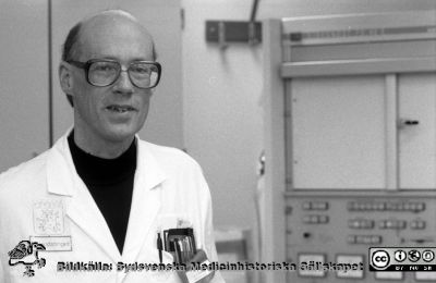  Professor Bo Simonsson, lungkliniken
Sjukhusfotograferna i Lund. Pärm S/V neg-84.	69, 84. 1 st, 18x24 av varje.Foto 1984. Från negativ
Nyckelord: Lasarett;Lund;Universitetsklinik;Universitetssjukhus;USiL;Lungklinik