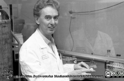 Professor Inge Olsson, hämatolog i Lund, 1984
Sjukhusfotograferna i Lund. Pärm S/V neg-84. 11. Från negativ.
Nyckelord: Lasarettet;Lund;Universitetssjukhus;USiL;Hämatologi;Blod;Medicin;Intern