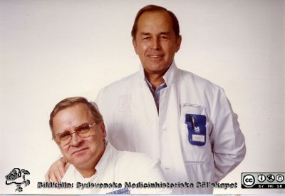 Öronläkarna och docenterna Åke Elner och Anders Biörklund c:a 1995
Bilder från Anders Biörklund. Öronläkarna och docenterna Åke Elner och Anders Biörklund c:a 1995. Omonterat foto.
Nyckelord: Lund;Lasarettet;_ÖNH;ron;Otologi;_Öron-Näsa-Hals;_ÖNH;Oto-rino-laryngologi