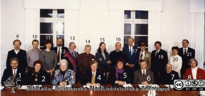 Direktionen på Lasarettet i Lund i december 1993. 
Bilder från Anders Biörklund. 1. Hans Björkman (s); 2. Ulla Fredriksson (s),  3. Sjukhusdirektör Ulla Leissner; 4. Direktionens ordförande Benny Jönsson; 5. Britt-Marie Lundqvist; 6. Professor Dag Lundberg, chefläkare; 7. Professor Hampus Lyttkens (fp); 8. okänd (m). 9 Anders Lindeberg (mp) ; 10; Benny Jönsson 2, facklig företrädare; 11. Informationschef Lena Åsberg; 12. Direktionssekreterare Christer Bakke, 13. Gun-Britt Lundberg-Dahlbom (s); 14. Ingrid Nilsson (s); 15. Rådman Bodil Ryde (m); 16. Docent Anders Biörklund, facklig företrädare SACO; 17. Politikern Ingvar Amilon (c); 18. okänd (m); 19; okänd (kd); 20; Märta Hjelmér, sjuksköterska och facklig företrädare; 21, Anders Norlund, ekonomisk analytiker. . Monterat foto.
Nyckelord: Lasarettet;Lund;Universitetssjukhus;USiL;Direktion;Styrelse;Administration