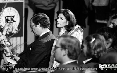 Forskningens Dag 1988
Sjukhusfotograferna i Lund. Pärm Sv/v neg. 1988. 75. IV/88. Fernströmssymposium på Forskningens Dag. På främsta raden i auditoiret H. M. kung Carl XVI Gustaf och hans gemål, drottning Silvia. Hitom dem Per Edholm och Elisabeth Fernström. Från negativ.
Nyckelord: Lasarettet;Lund;USiL;Universitetssjukhus;Forskningens;Dag;Symposium;Prisutdelning