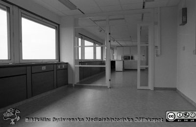 "Vårdavdelning 2000"
Sjukhusfotograferna i Lund. Pärm Sv/v neg. 1988. 20/-88. Nyrenoverad vårdavdelning i centralblocket, för "Vårdavdelning 2000". Från negativ.
Nyckelord: Lasarettet;Lund;Universitetssjukhus;USiL;Vårdavdelning;Utställning;Centralblocket