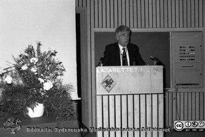 Medicintekniska föreningen i Lund 20 år
Sjukhusfotograferna i Lund. Pärm Sv/v neg. 1989. 70. Medicintekniska föreningen i Lund firar 20 år med ett möte i lasarettets aula i okt, 1989. Professor och Rector Magnificus Håkan Westling i talarstolen. Från negativ.
Nyckelord: Lasarettet;Lund;Universitetssjukhus;USiL;Medicinsk;Teknik;Möte;Symposium