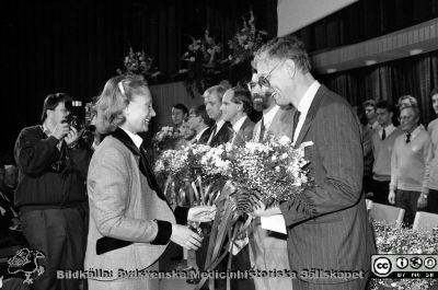 Forskningens Dag, november 1989
Sjukhusfotograferna i Lund. Pärm Sv/v neg. 1989. 73. Forskningens Dag, november 1989. Docent Olle Lindvall får yngre forskares pris av Elisabeth Fernström. Från negativ
Nyckelord: Lasarettet;Lund;Universitetssjukhus;USiL;Forskningens;Dag;Fernström;Utmärkelse;Pris