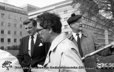 Direktör Sven Eric Hersvall (Skanska), landstingspolitikern Bengt Holgersson, landstingspolitikern Torsten Engvall 1984
Pärm Lasarettsfotograferna i Lund, S/V, negativ, aug, 1984. 119. 84. Kanske foto i samband med att F-blocket började byggas. Från negativ.
Nyckelord: Lasarettet;Lund;Laboratorieblock;Universitetssjukhus;USiL;Bygge;Administration;Politiker