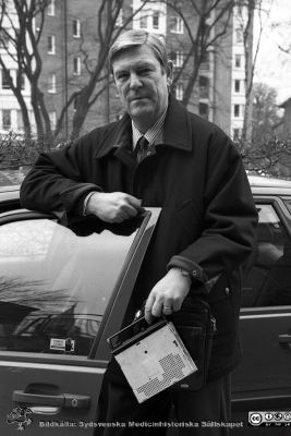 Säkerhetschefen Lars Franke
Lasarettsfotograferna i Lund, pärm Neg, 1994. 4. Foto i januari 1994. Från negativ.
Nyckelord: Lasarettet;Lund;Universitetssjukhuset;USiL;Administration;Säkerhet;Chef