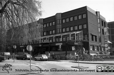 Patienthotellet under tillbyggnad av fasaden mot Getingevägen
Lasarettsfotograferna i Lund, pärm Neg, 1994. 26. Från negativ.
Nyckelord: Lasarettet;Lund;Universitetssjukhuset;USiL;Patienthotell