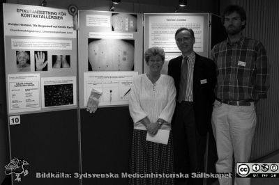 Utställning från hudkliniken på Forskningens Dag 1994
Lasarettsfotograferna i Lund, pärm Neg, 1994. 46. Forskningens dag. Kerstin Hjorth, Christer Hansson och Ola Brgendorff från hudkliniken vid sin utställning om testning vid kontaktallergier. Från negativ
Nyckelord: Lasarettet;Lund;Universitetssjukhuset;USiL;Utställning;Forskningens Dag;Allergi;Hud;Dermatologisk;Klinik