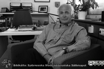 Professorn i kirurgi, Ingemar Ihse 1996
Lasarettsfotograferna i Lund,  pärm  Sv/v Neg, 1996. 40, 96. Från negativ.
Nyckelord: Lasarettet;Lund;Universitetssjukhuset;USiL;Kirurgisk;Klinik